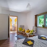 Neve Nincs Nyaralo - Oenallo Haziko- Privat Szfera Lägenhet
