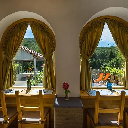 Apartment Neve Nincs Nyaralo - Oenallo Haziko- Privat Szfera