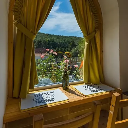 公寓 Neve Nincs Nyaralo - Oenallo Haziko- Privat Szfera