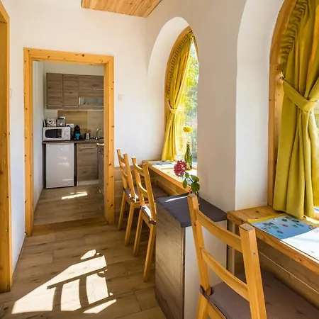 Neve Nincs Nyaralo - Oenallo Haziko- Privat Szfera Apartament *