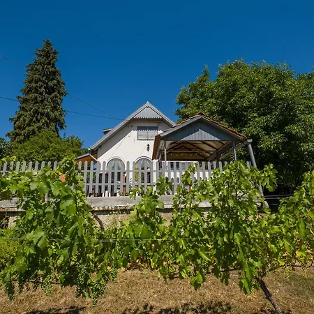 Apartment Neve Nincs Nyaralo - Oenallo Haziko- Privat Szfera