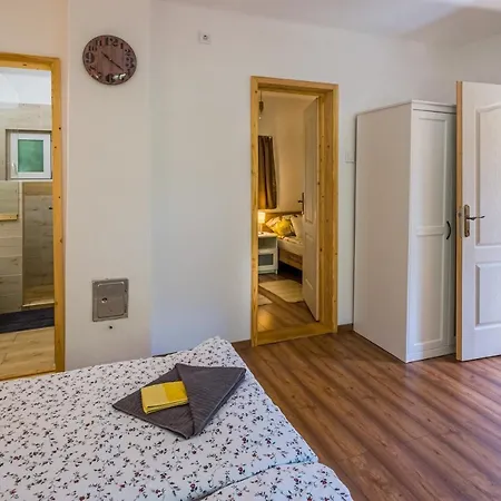 Neve Nincs Nyaralo - Oenallo Haziko- Privat Szfera