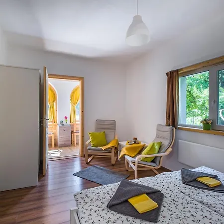 Neve Nincs Nyaralo - Oenallo Haziko- Privat Szfera Apartament