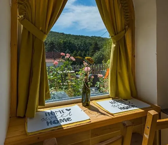 Apartment Neve Nincs Nyaralo - Oenallo Haziko- Privat Szfera