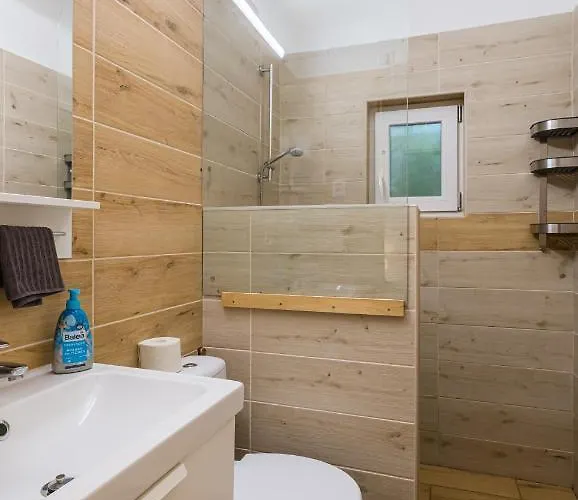 Neve Nincs Nyaralo - Oenallo Haziko- Privat Szfera Apartment