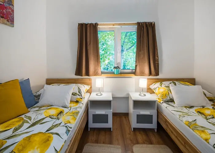 Neve Nincs Nyaralo - Oenallo Haziko- Privat Szfera Balatonfured