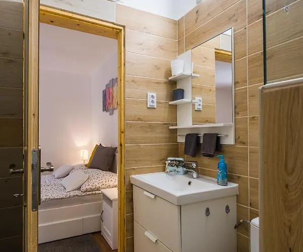 Apartment Neve Nincs Nyaralo - Oenallo Haziko- Privat Szfera