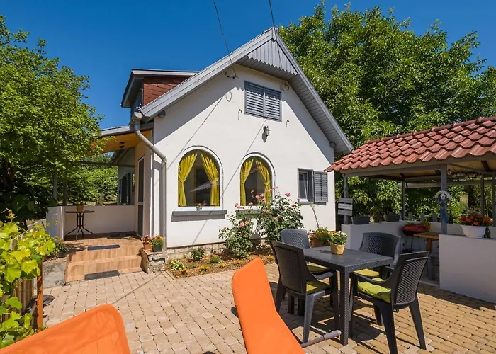 Apartment Neve Nincs Nyaralo - Oenallo Haziko- Privat Szfera *