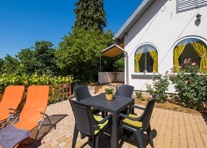 Neve Nincs Nyaralo - Oenallo Haziko- Privat Szfera * Balatonfured