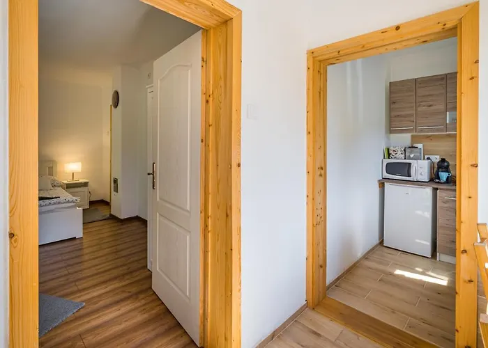 Neve Nincs Nyaralo - Oenallo Haziko- Privat Szfera Apartment