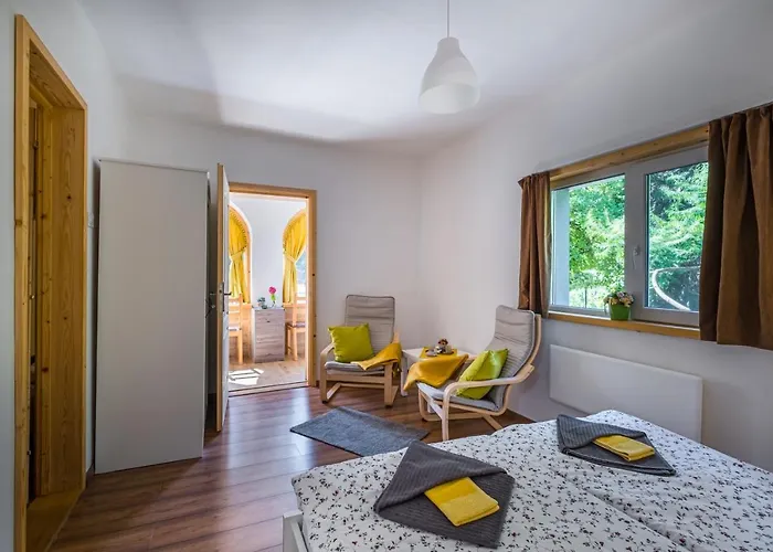 Neve Nincs Nyaralo - Oenallo Haziko- Privat Szfera Apartment