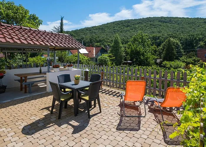 Neve Nincs Nyaralo - Oenallo Haziko- Privat Szfera Apartment Balatonfured