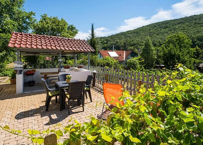 Neve Nincs Nyaralo - Oenallo Haziko- Privat Szfera Apartment Balatonfured