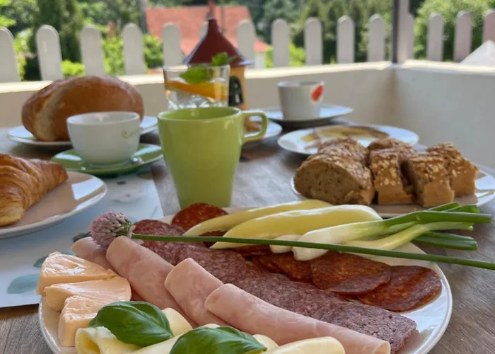 Apartment Neve Nincs Nyaralo - Oenallo Haziko- Privat Szfera *